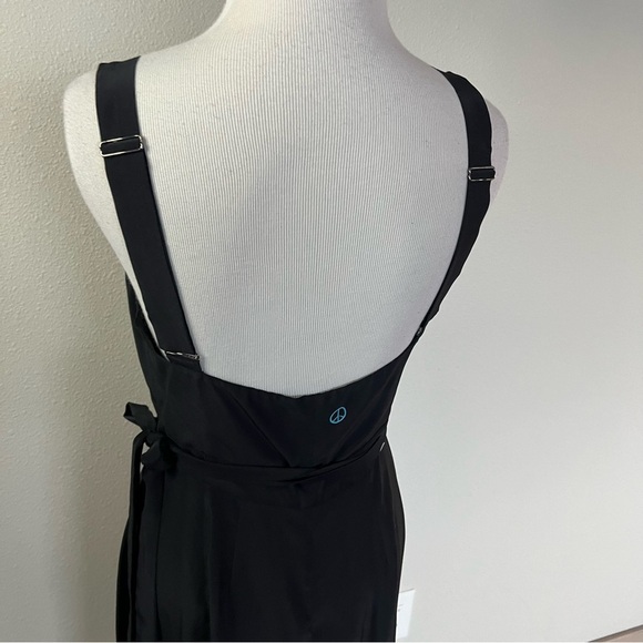 New VEDA Black Silk Adjustable Strap Peace Dress NWT Graphic Casual Women Medium - Picture 9 of 14
